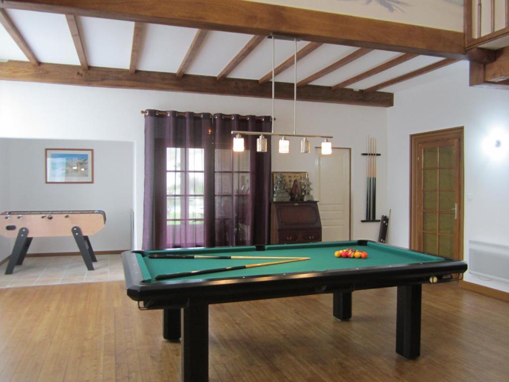 Maison D'Hotes Le Cadran Solaire Courcelles  Экстерьер фото