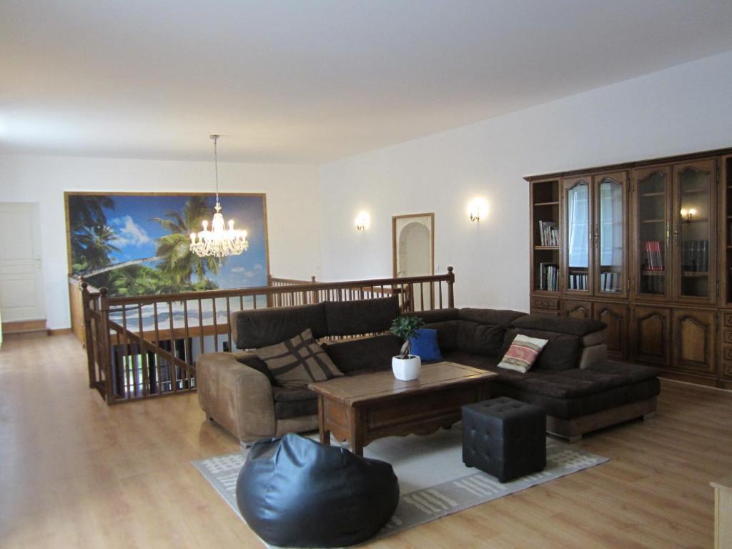 Maison D'Hotes Le Cadran Solaire Courcelles  Экстерьер фото